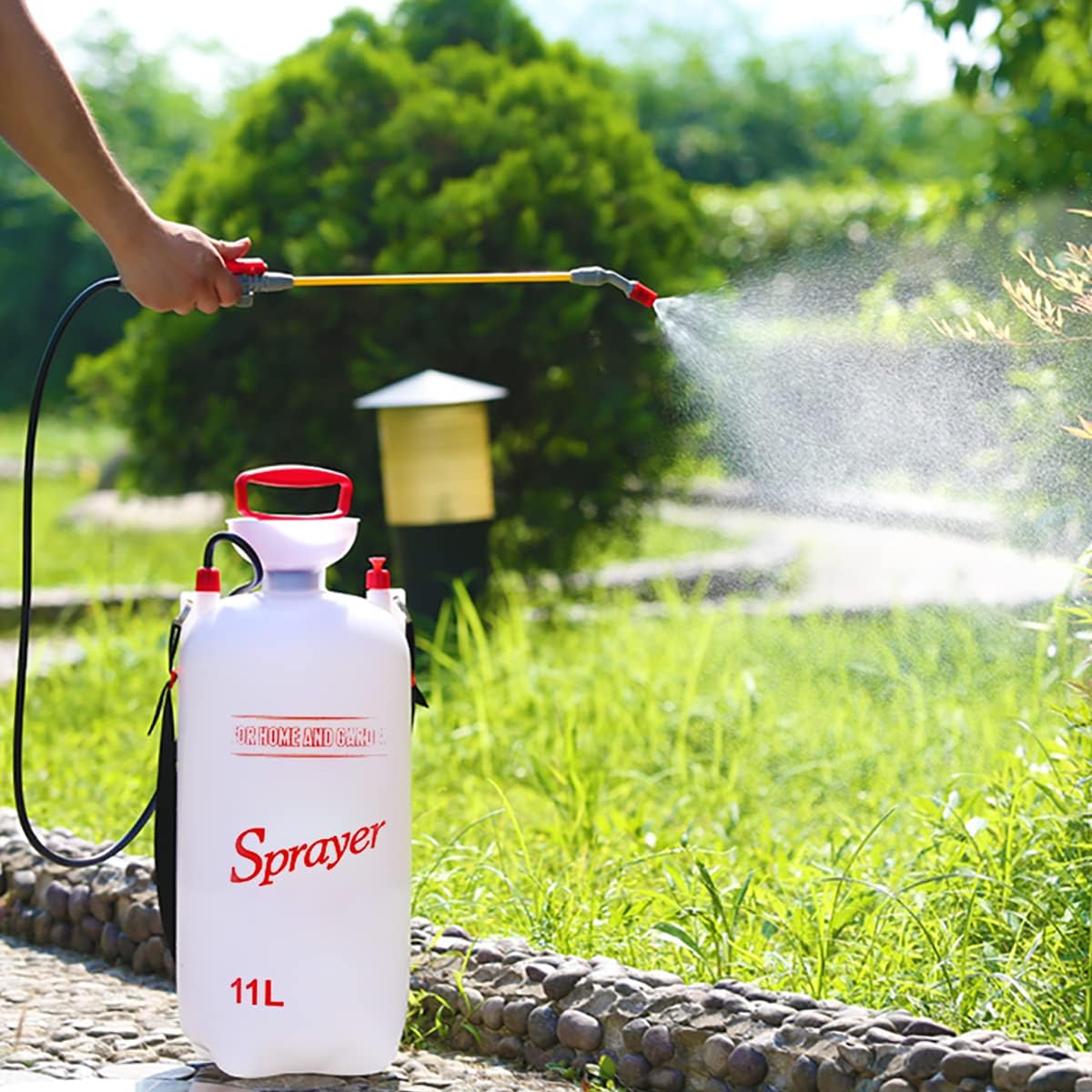 CLICIC 2.9 Gallon (11L) Lawn and Garden Portable Sprayer Pump Pressure Sprayer with Pressure Relief Valve and Adjustable Shoulder Strap for Lawns and Gardens or Cleaning Decks and Cars