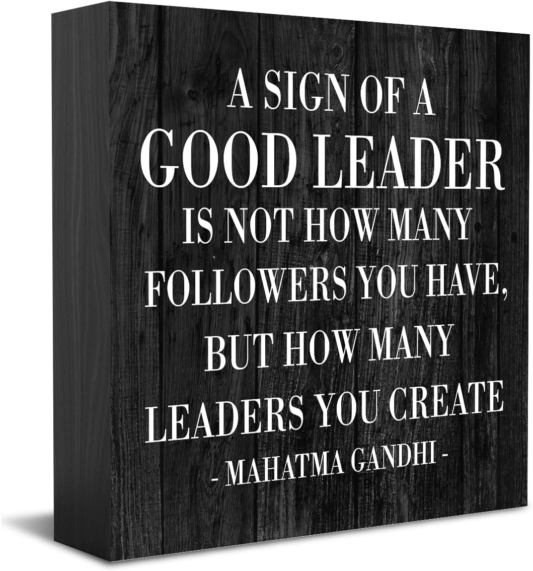 HTBIG A Sign of A Good Leader Desk Decor Sign, Office Decor For Boss Leader Gifts, Rustic Wood Sign for Boss Mentor Home Office Desk Shelf Table Decoration Gift